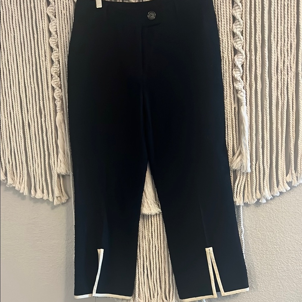 Sara Jane Woman’s Tweed Capri w/super cute piping SZ 12 in Black